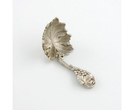 A Victorian cast silver caddy spoon, by George Adams, London 1871, vine leaf bowl, with a vine handle, length 7.8cm, approx. 