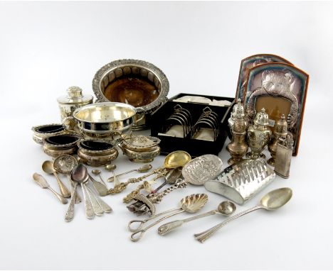 Please note: there is no Dutch spoon in this lot, there is now a further salt cellar and some additional spoons.
A mixed lot,