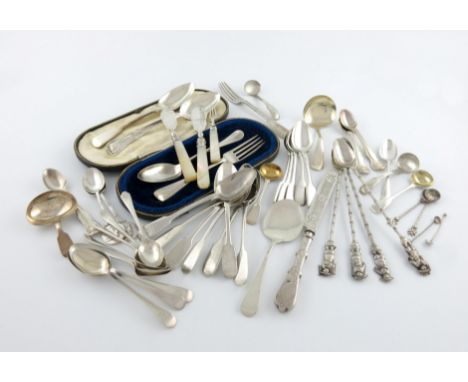 A mixed lot of silver flatware, various dates and makers, comprising: a cased fork and spoon, three egg spoons, a caddy spoon