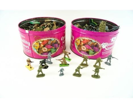 A collection of assorted plastic model military soldiers, to include Britain's and more