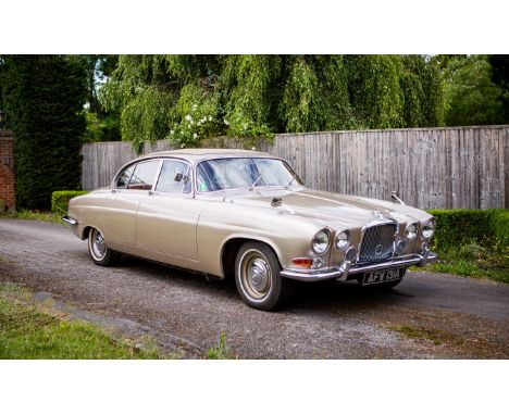 The Jaguar Mk. X was the top of the range saloon built by the British manufacturer primarily aimed at the US market. The unit