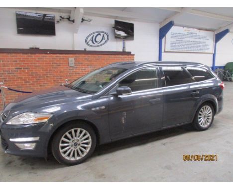 Make &amp; Model: Ford Mondeo Zetec Bus Edn TDCIDate of Reg: BD13 FNYColour: Greycc: 1997MoT: 18-08-2021Fuel Type: DIESELMile