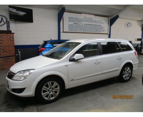 Make &amp; Model: Vauxhall Astra Design EcoflexDate of Reg: ND10 FDYColour: Whitecc: 1686MoT: 13-10-2021Fuel Type: DIESELMile
