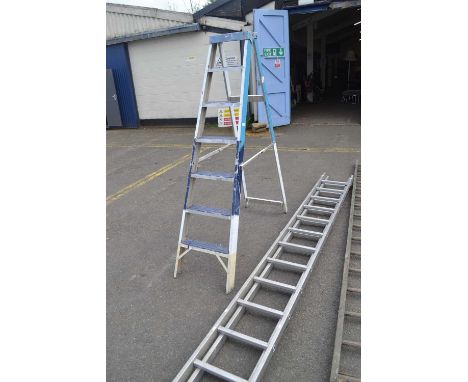 ALUMINIUM STEP LADDER AND AN EXTENDING LADDER (2)