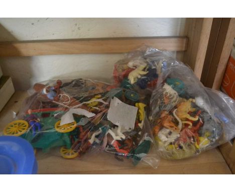 QUANTITY OF MIXED TOY FIGURES