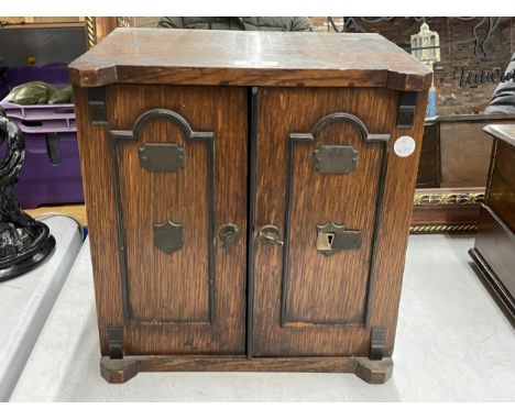 AN EARLY 20TH CENTURY OAK TABLE TOP CABINET MODELLED AS A TWIN DOOR SAFE 