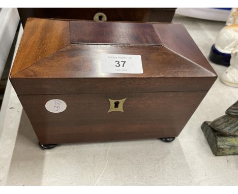 A 19TH CENTURY MAHOGANY TEA CADDY WITH TWO INNER LIDDED SECTIONS 