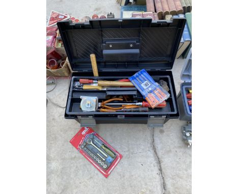 A PLASTIC TOOL BOX CONTAINING AN ASSORTMENT OF TOOLS TO INCLUDE A HAMMER, SCREW DRIVERS AND A BRACE DRILL ETC 