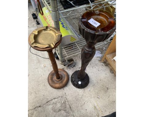 A PAIR OF WOODEN CARVED ASHTRAY HOLDER STANDS 