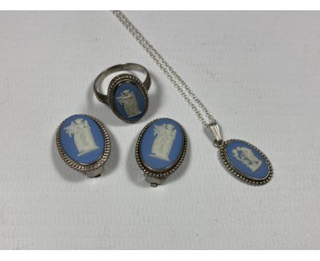 A WEDGWOOD JASPERWARE JEWELLERY SET - EARRINGS, NECKLACE AND RING 