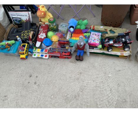 A LARGE ASSORTMENT OF CHILDRENS TOYS TO INCLUDE SCALETRIX TRACK, ARMY FIGURES AND CRAFT BEADS ETC 