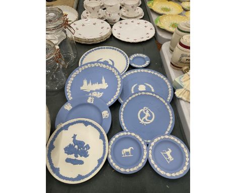 A COLLECTION OF WEDGWOOD JASPERWARE CABINET PLATES TO INCLUDE CHRISTMAS, THE SILVER JUBILEE, OLYMPICS, ANIMALS, ETC 