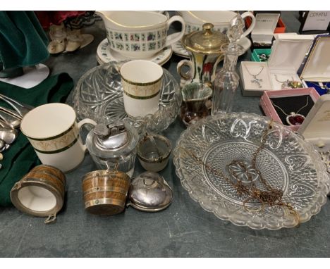 A MIXED LOT TO INCLUDE BARREL SHAPED WOODEN SALTS WITH SHOVEL SPOON, GLASS AND EPNS TABLE LIGHTER, BOWLS, MUGS, ETC 