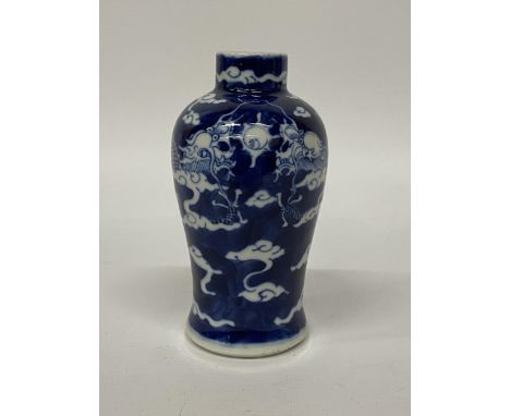 A CHINESE BLUE &amp; WHITE PORCELAIN VASE WITH DRAGON CHASING THE FLAMING PEARL DESIGN, FOUR CHARACTER MARK TO BASE, HEIGHT 1