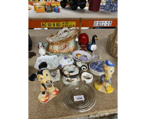 A QUANTITY OF ITEMS TO INCLUDE VINTAGE MICKEY MOUSE AND DONALD DUCK, CHEESE DOME AND PLATE, ANIMAL FIGURES, PLATES, TRINKET B