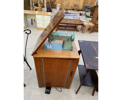 A SINGLE SEWING MACHINE (327K) IN CABINET 