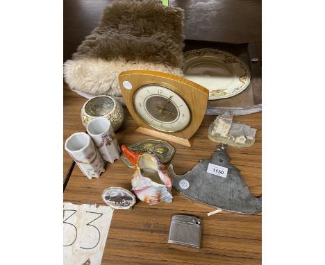 A MIXED GROUP OF ITEMS TO INCLUDE A VINTAGE SMITHS MANTLE CLOCK ETC 