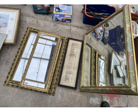 AN ASSORTMENT OF FRAMED MIRRORS AND A FRAMED PRINT 