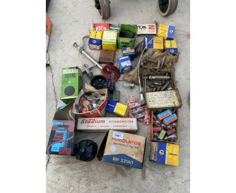 A LARGE ASSORTMENT OF VINTAGE AUTOMOBILE SPARES TO INCLUDE LUCAS BULBS, FILTERS AND REFLECTORS ETC 