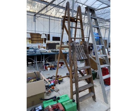 A VINTAGE 7 RUNG WOODEN STEP LADDER AND A FURTHER 4 RUNG WOODEN STEP LADDER 