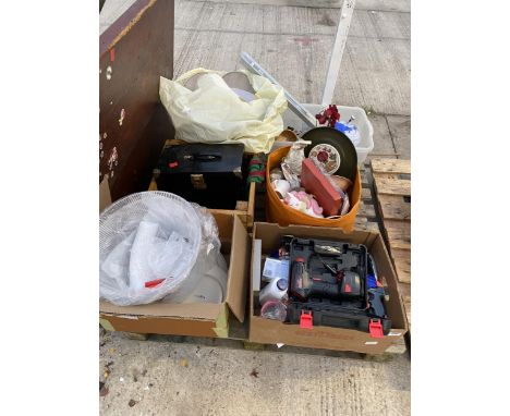 AN ASSORTMENT OF HOUSEHOLD CLEARANCE ITEMS TO INCLUDE CERAMICS AND A DRILL ETC 