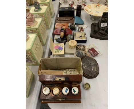 A MIXED LOT TO INCLUDE A QUANTITY OF 'KENSITAS' SILK FLOWER CARDS, LIGHTERS, CHRISTIAN DIOR GLASSES, MONEY BOX, PURSES, MANIC