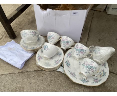 AN ASSORTMENT OF CERAMIC COLCLOUGH TEA SERVICE ITEMS 