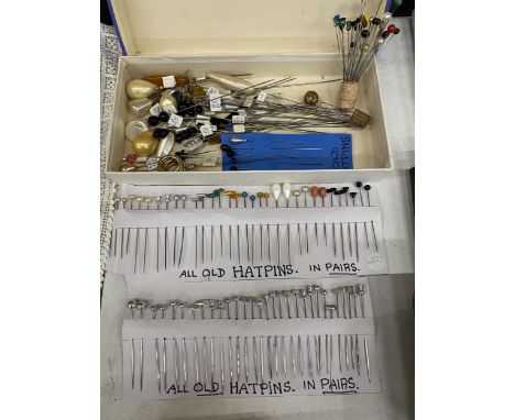 A MIXED LOT OF VINTAGE HAT / STICK PINS 