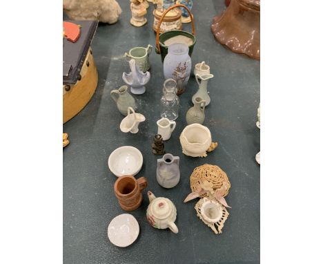 A QUANTITY OF MINIATURES TO INCLUDE A TEAPOT, JUGS, POTS, ETC 