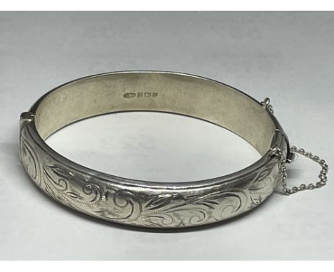 A HALLMARKED BIRMINGHAM SILVER BANGLE GROSS WEIGHT 21.04 GRAMS 
