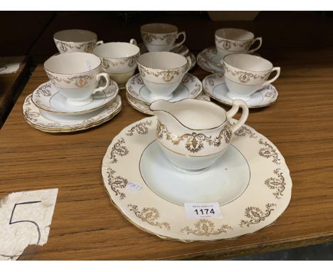 A VINTAGE ROYAL VALE CERAMIC PART TEA SET 