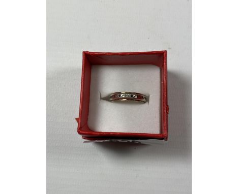 A 9CT GOLD &amp; SILVER RING, BOXED 