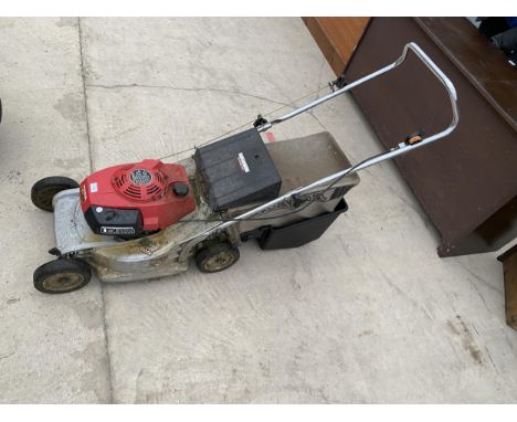 A HONDA HR173 PETROL ENGINE LAWN MOWER WITH GRASS BOX 