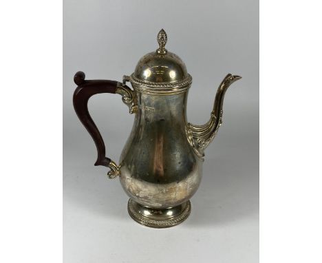 A SILVER GEORGIAN STYLE TEAPOT, HALLMARKS FOR BIRMINGHAM 1970, MAKER BARKER ELLIS SILVER CO, HEIGHT 24CM, WEIGHT 639G 