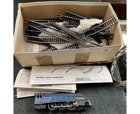 Hornby railway 00 gauge tracks together with engine 