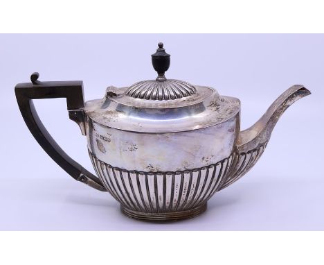 An Edward VII semi-flunked oval teapot, Sheffield 1908, approx 16oz