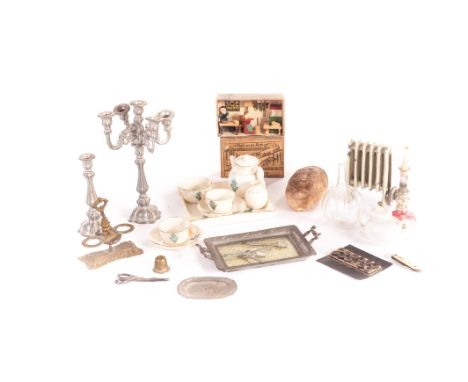 Dolls’ house chattels and miniatures: a Goss forget-me-not tea set on tray; miniature stork scissors, thimble and pen knife; 