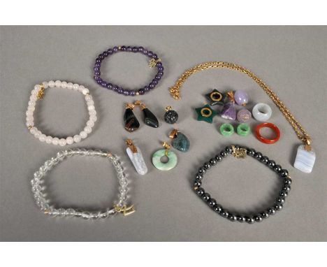 A banded agate pendant suspended from 9ct gold chain, together with five further polished harstone pendants, to include; moss
