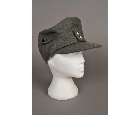 A German Third Reich EM/NCO Heer Army M-43 Field/Ski cap (Einheitsfeldmütze M43 für Mannschaften) constructed of drab olive g