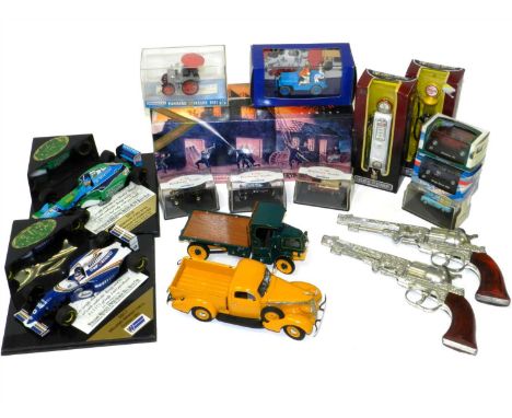 17 Assorted diecast models: Onyx 1/24th scale Formula 1 Cars 5018 Michael Schumcher’s Benetton-Ford B194 and Damon Hill’s Wil