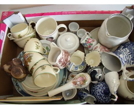 Crown Devon art tea service, Spode milk jug and sugar basin, various decorative ceramics including blue & white, Royal Doulto