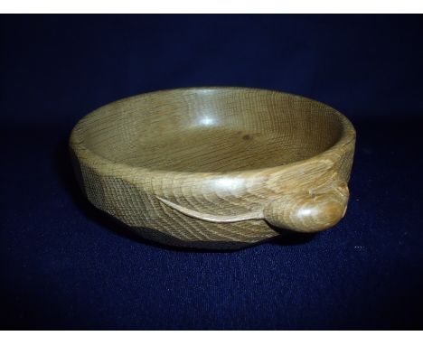 Carved oak Robert Thompson 'Mouseman' bowl (diameter 15.5cm) with outer adzed detail 