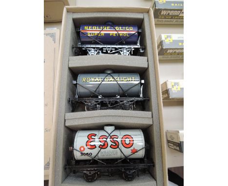 An Ace Trains O Gauge vintage style tanker set No 6, boxed