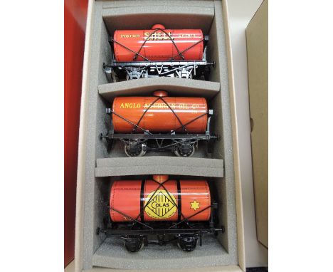 An Ace Trains O Gauge vintage style tanker set No 5, boxed