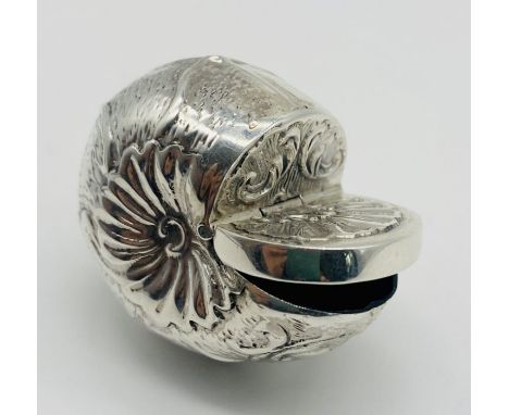 A Sterling silver snuff box in the form off a nautilus shell