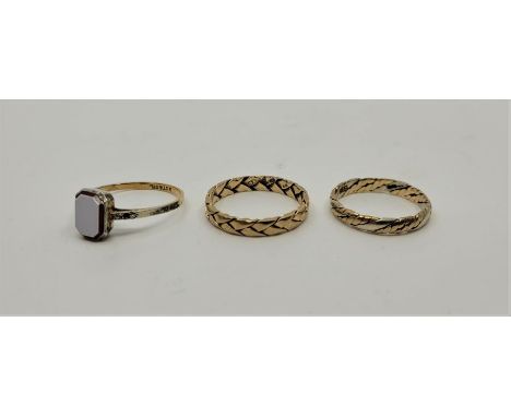 A 9ct bi-colour gold woven band, size UK O 1/2 (1.9g), together a similar 9ct yellow gold woven band, size UK R (2.3g) and a 