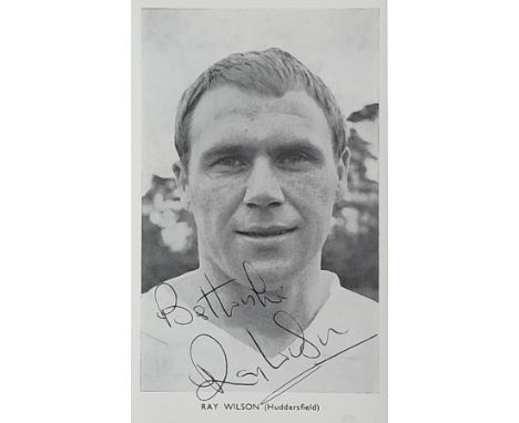 HUDDERSFIELD TOWN RAY WILSON AUTOGRAPHED DAILY MIRROR POSTCARD
Vintage Daily Mirror 6” x 4”&nbsp; football collectors photo p