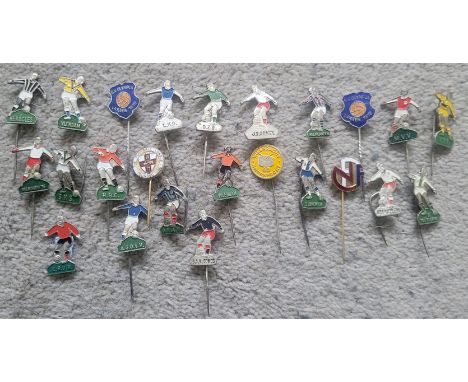 24 VINTAGE FOOTBALL BADGES
Mostly Dutch teams
One with missing pin