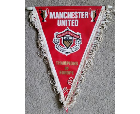 VINTAGE MANCHESTER UNITED PENNANT
11 Inches long
