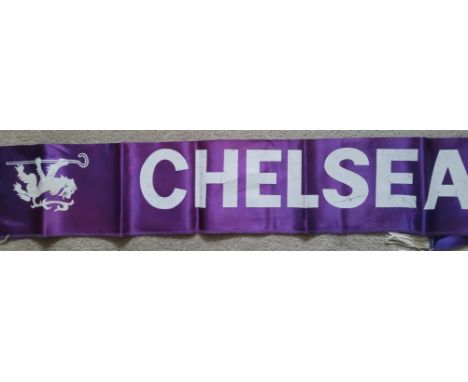 VINTAGE CHELSEA SILK SCARF
Some slight wear